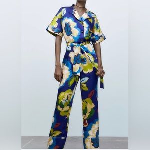 🆕Zara Floral Satin Effects Jumpsuit Romper Size US S